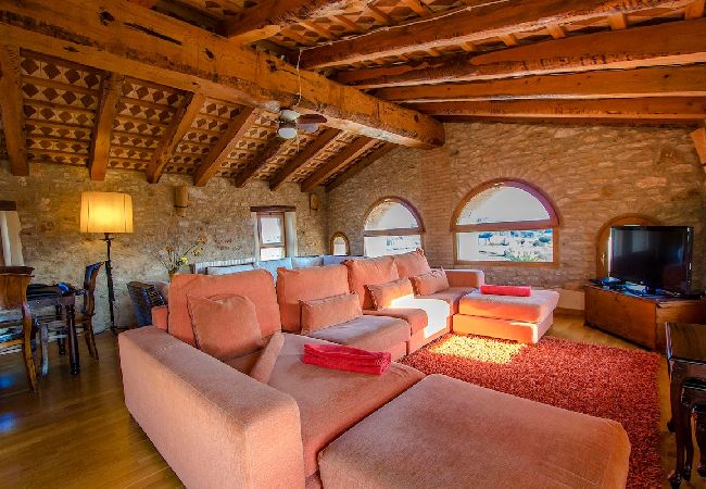 Villa in La Bisbal del Penedés - Captivating Villa in the Vineyards close to Sitges Villa in La Bisbal del Penedés - Captivating Villa in the Vineyards close to Sitges