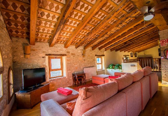 Villa in La Bisbal del Penedés - Captivating Villa in the Vineyards close to Sitges Villa in La Bisbal del Penedés - Captivating Villa in the Vineyards close to Sitges