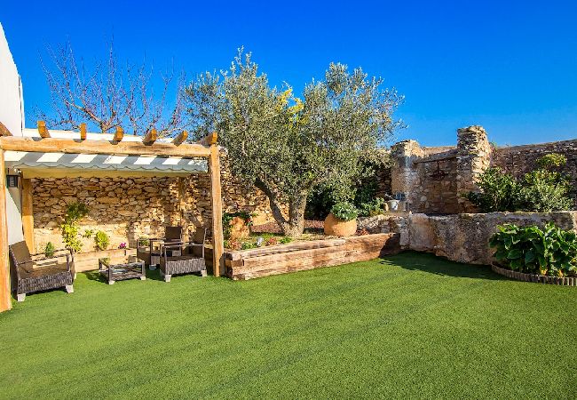 Villa in La Bisbal del Penedés - Captivating Villa in the Vineyards close to Sitges Villa in La Bisbal del Penedés - Captivating Villa in the Vineyards close to Sitges
