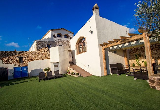 Villa in La Bisbal del Penedés - Captivating Villa in the Vineyards close to Sitges Villa in La Bisbal del Penedés - Captivating Villa in the Vineyards close to Sitges