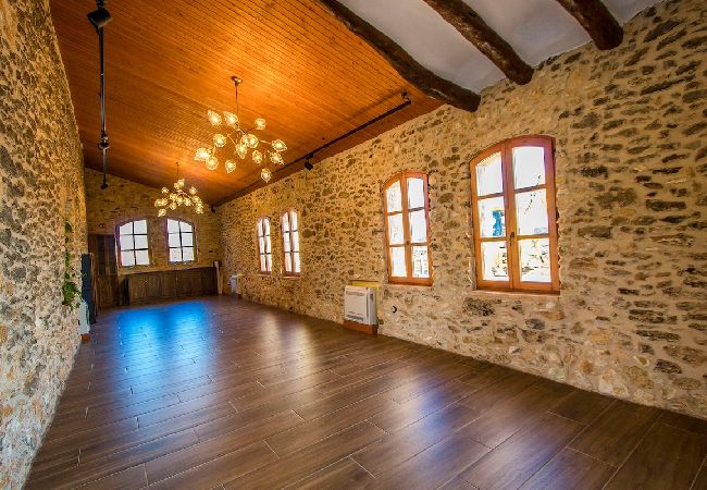 Villa in La Bisbal del Penedés - Captivating Villa in the Vineyards close to Sitges Villa in La Bisbal del Penedés - Captivating Villa in the Vineyards close to Sitges
