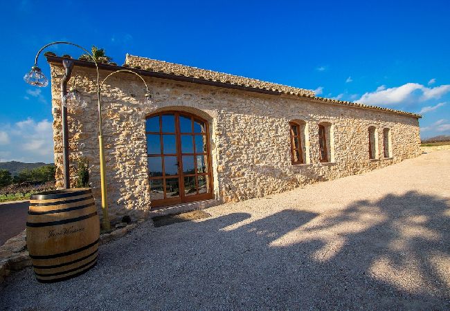 Villa in La Bisbal del Penedés - Captivating Villa in the Vineyards close to Sitges Villa in La Bisbal del Penedés - Captivating Villa in the Vineyards close to Sitges