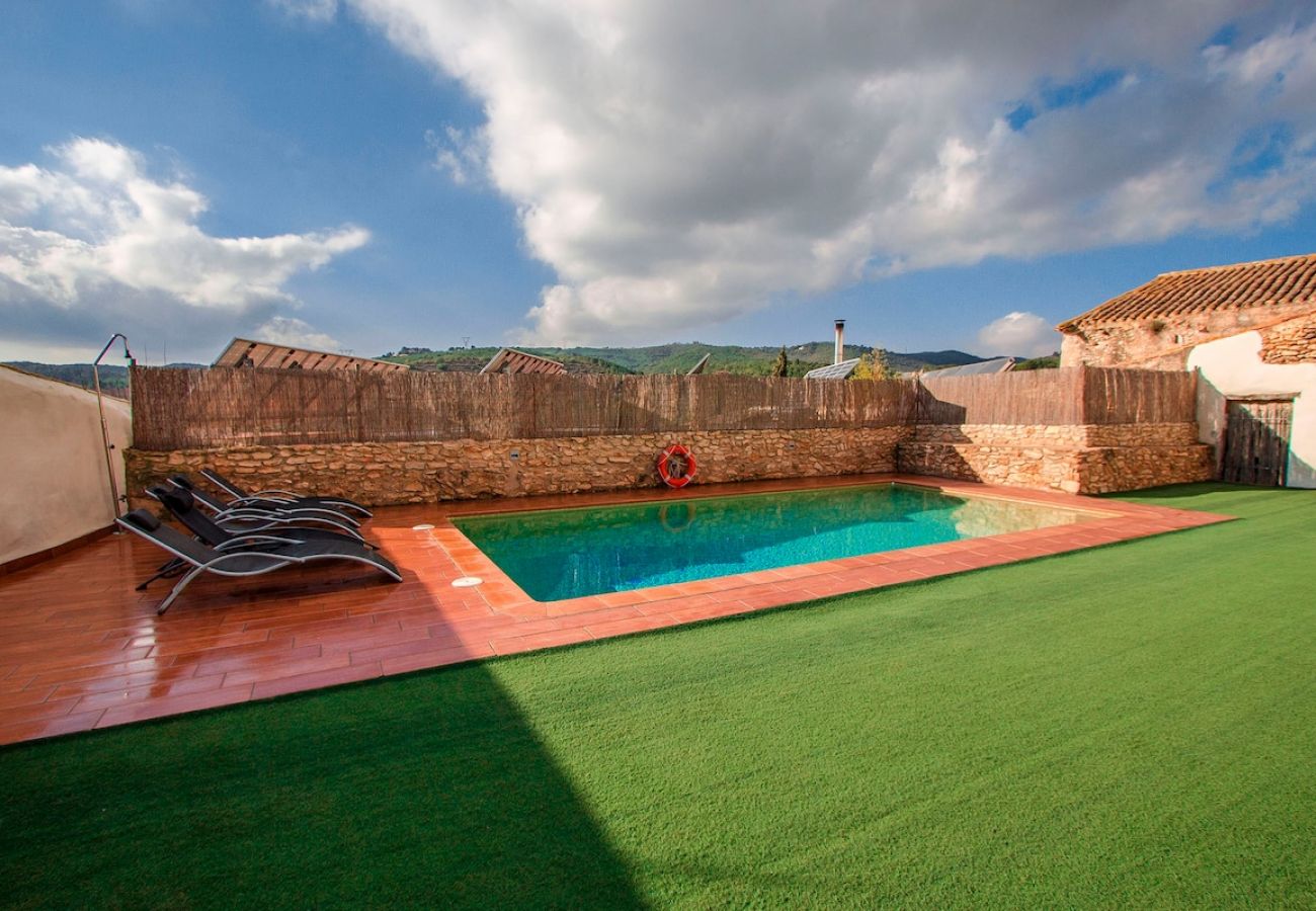 Villa in La Bisbal del Penedés - Captivating Villa in the Vineyards close to Sitges