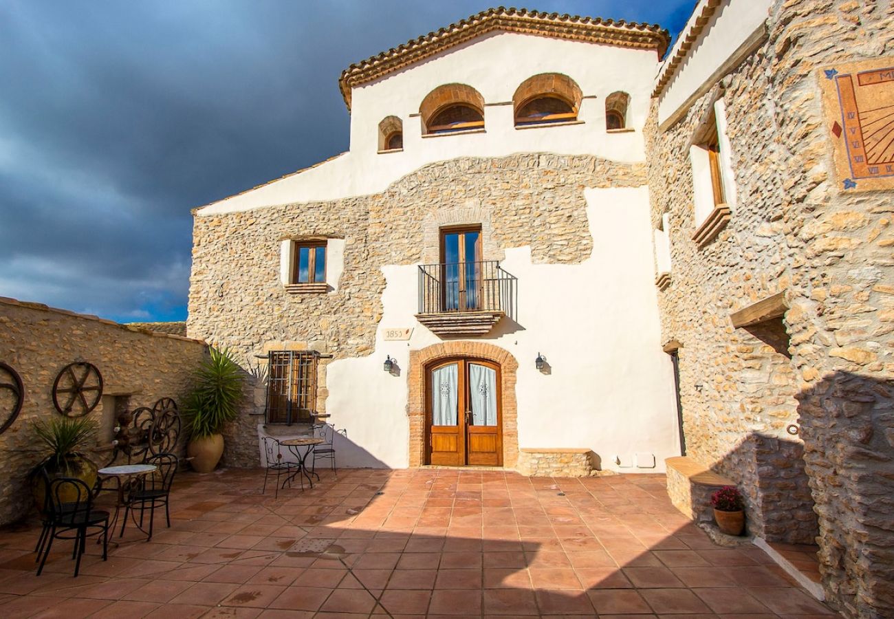 Villa in La Bisbal del Penedés - Captivating Villa in the Vineyards close to Sitges