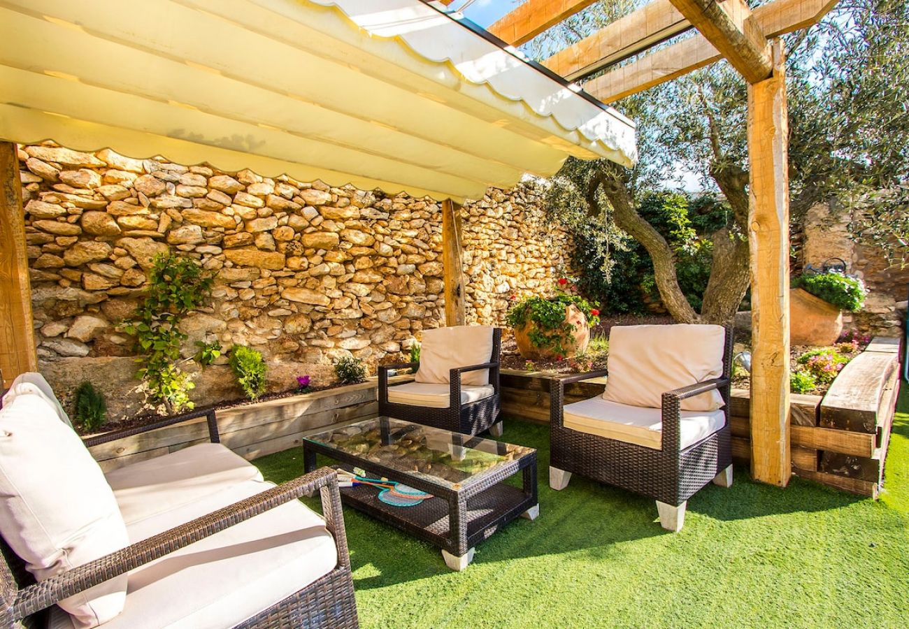 Villa in La Bisbal del Penedés - Captivating Villa in the Vineyards close to Sitges