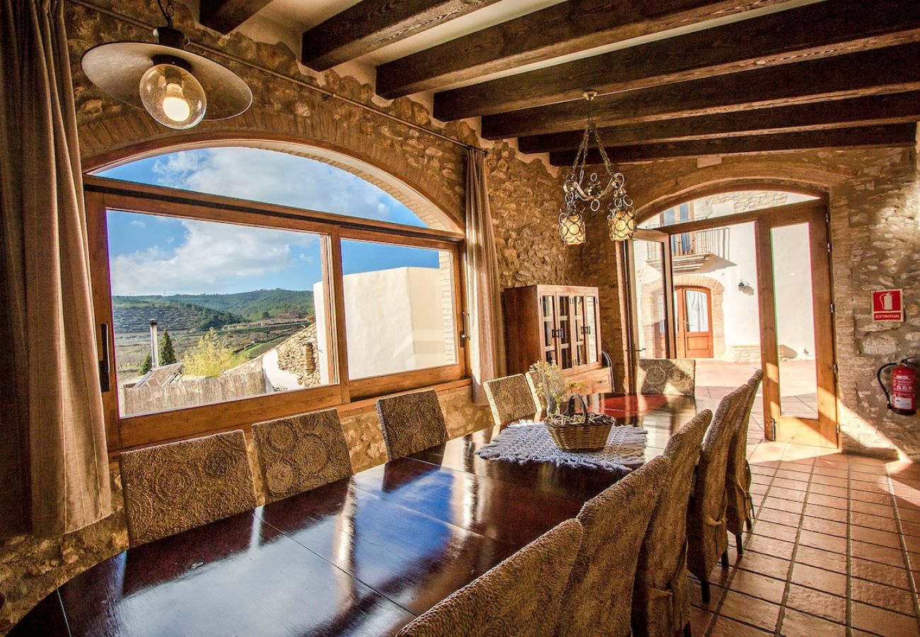 Villa in La Bisbal del Penedés - Captivating Villa in the Vineyards close to Sitges