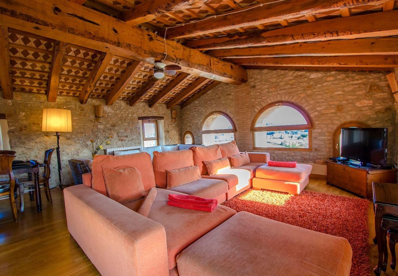 Villa in La Bisbal del Penedés - Captivating Villa in the Vineyards close to Sitges