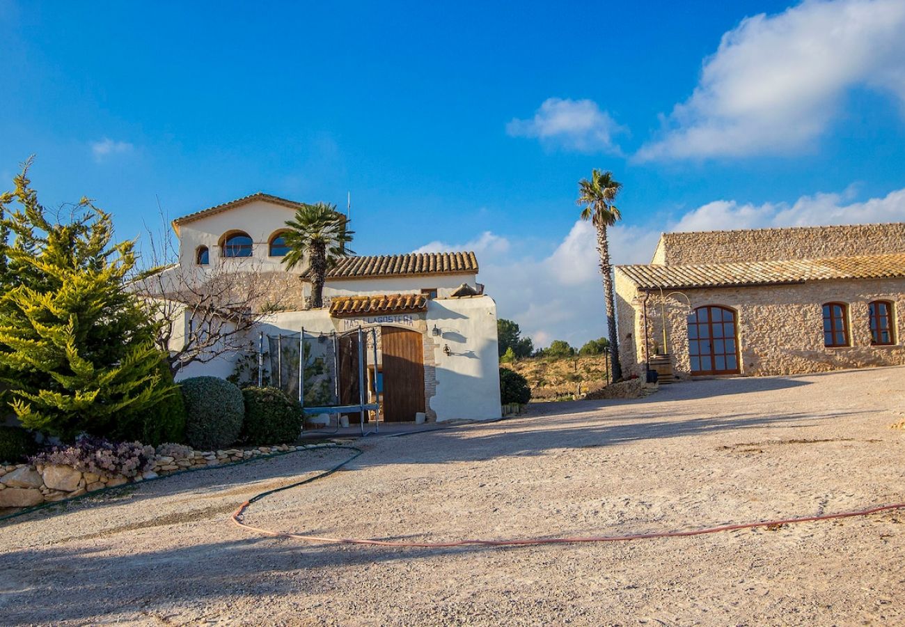 Villa in La Bisbal del Penedés - Captivating Villa in the Vineyards close to Sitges