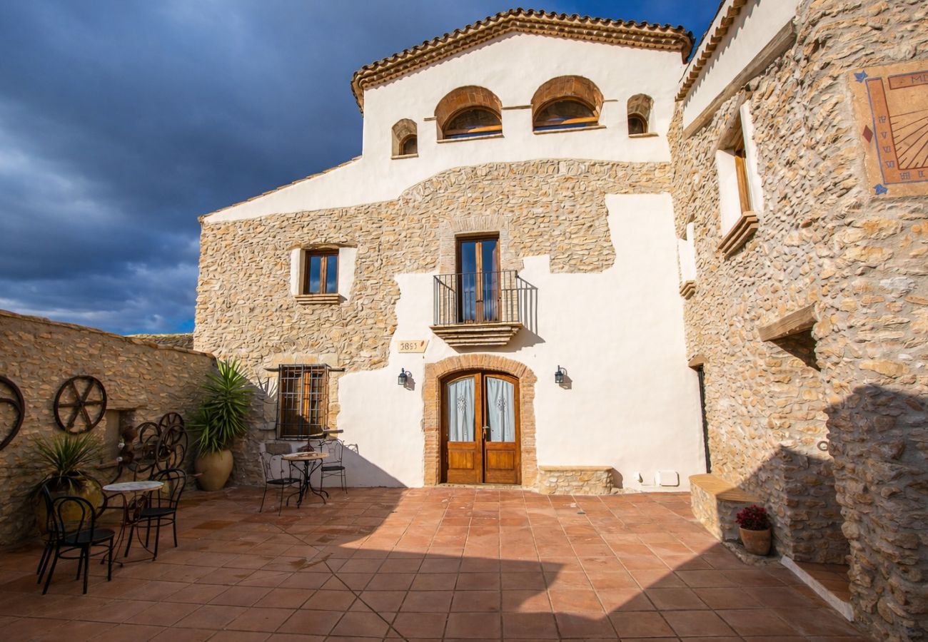 Villa in La Bisbal del Penedés - Captivating Villa in the Vineyards close to Sitges