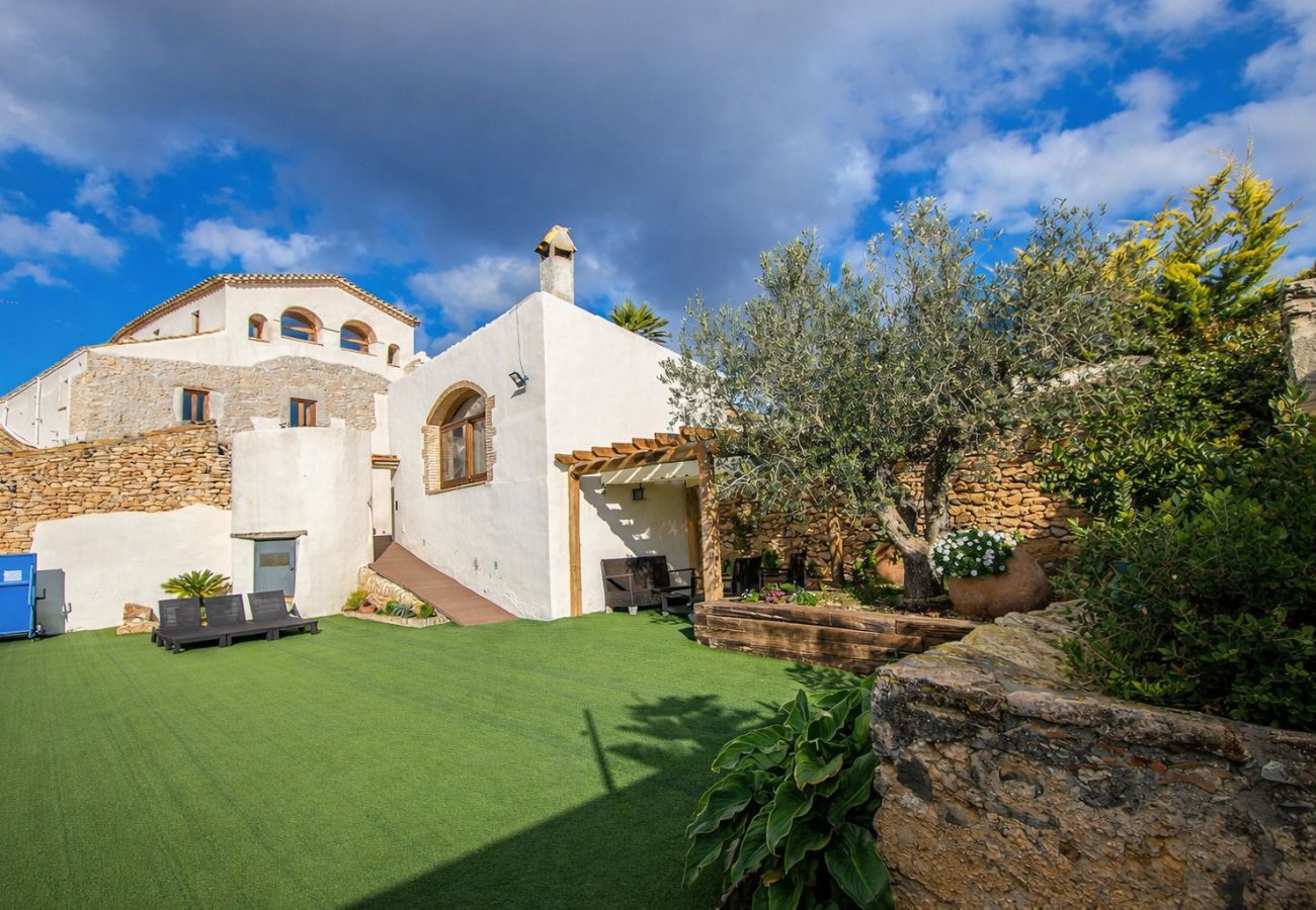 Villa in La Bisbal del Penedés - Captivating Villa in the Vineyards close to Sitges