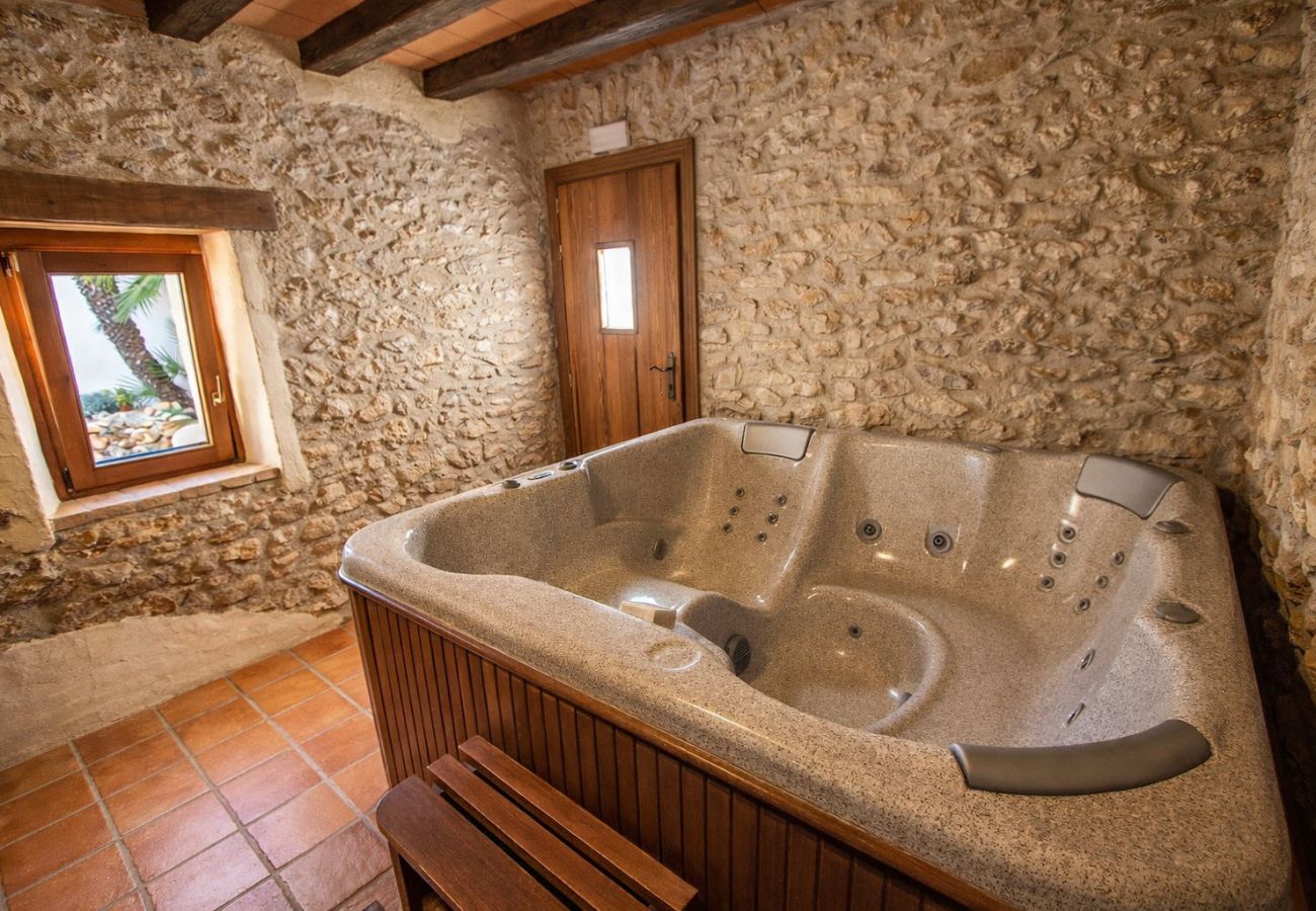 Villa in La Bisbal del Penedés - Captivating Villa in the Vineyards close to Sitges