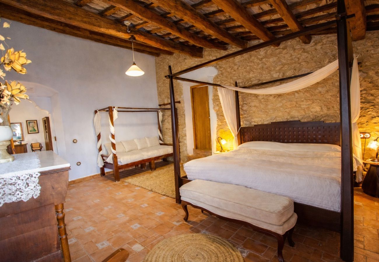 Villa in La Bisbal del Penedés - Captivating Villa in the Vineyards close to Sitges