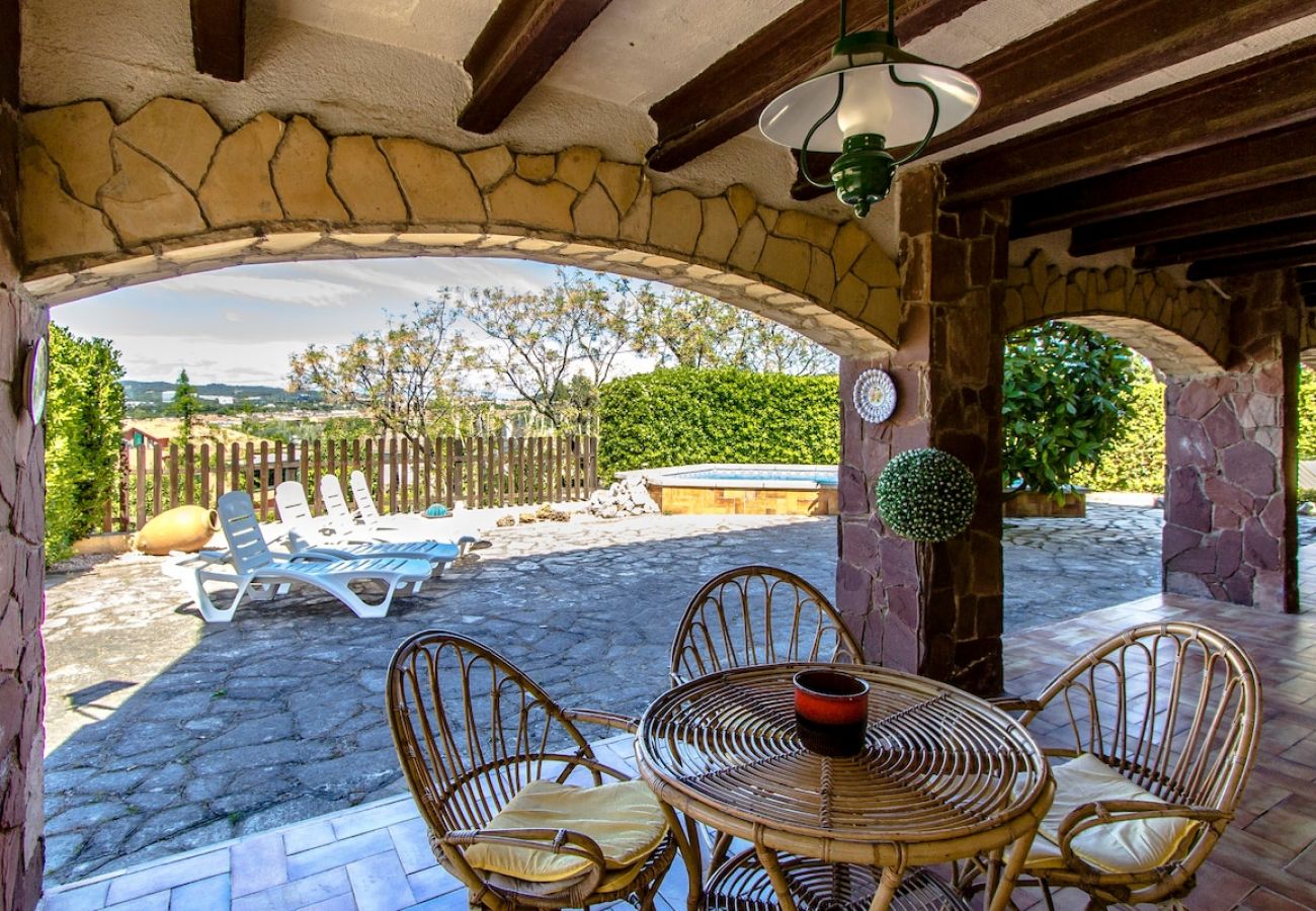Villa in Sant Cugat del Vallès - Super Sant Cugat with swimming pool just 15 km from Barcelona!
