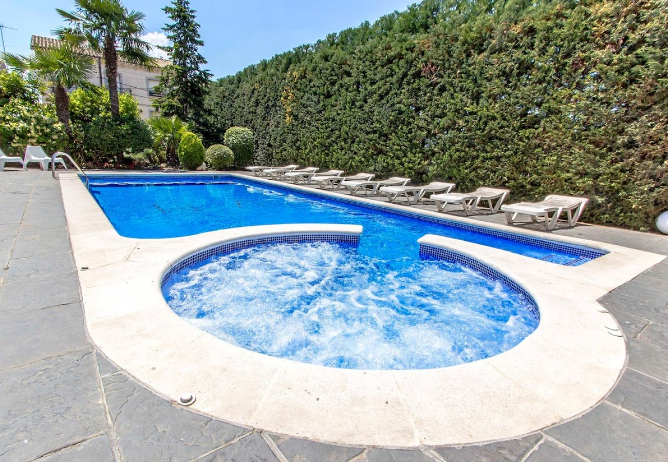 Villa in Sant Ramon - Stylish Villa for 27 in Catalonian countryside!