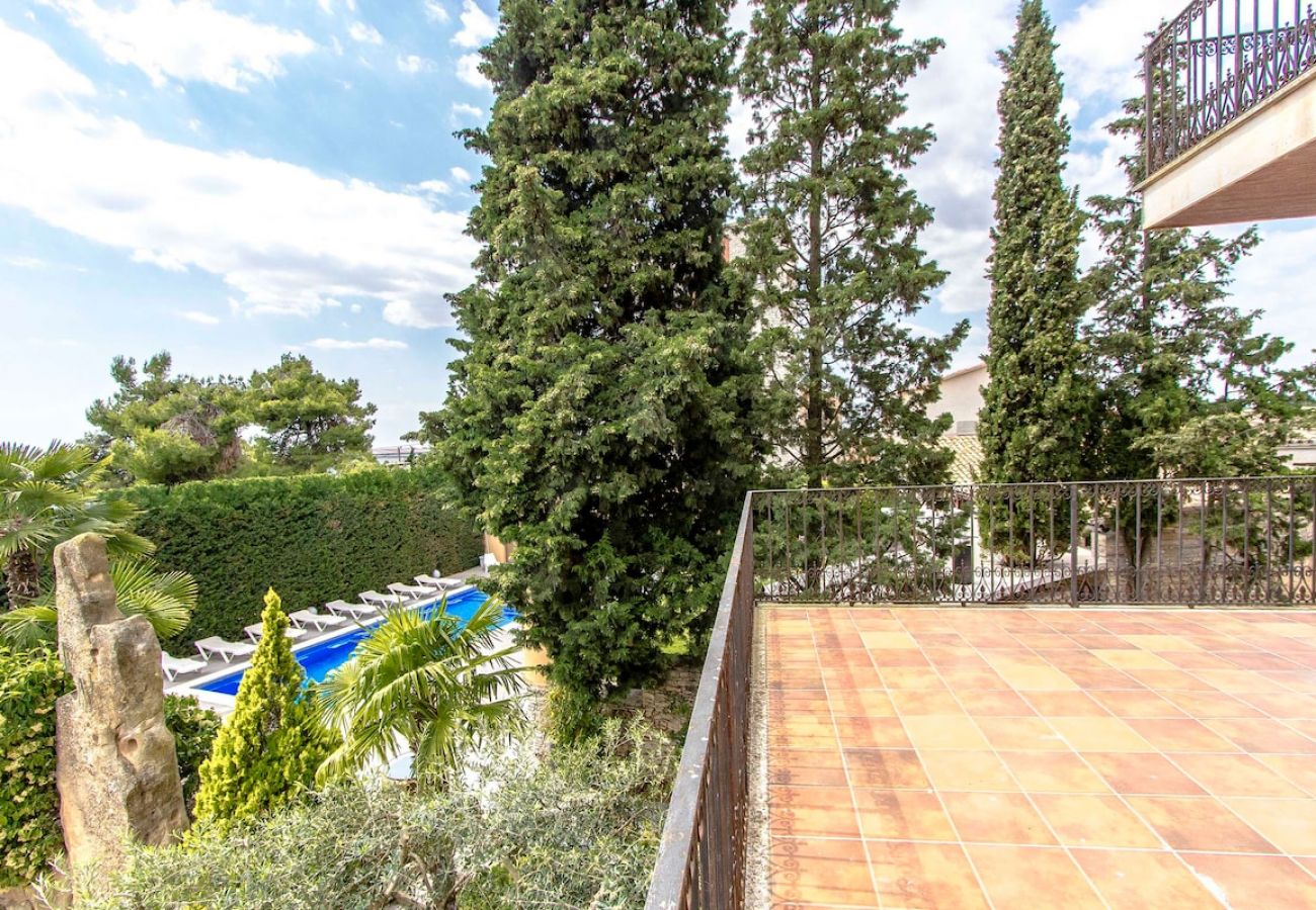 Villa in Sant Ramon - Stylish Villa for 27 in Catalonian countryside!