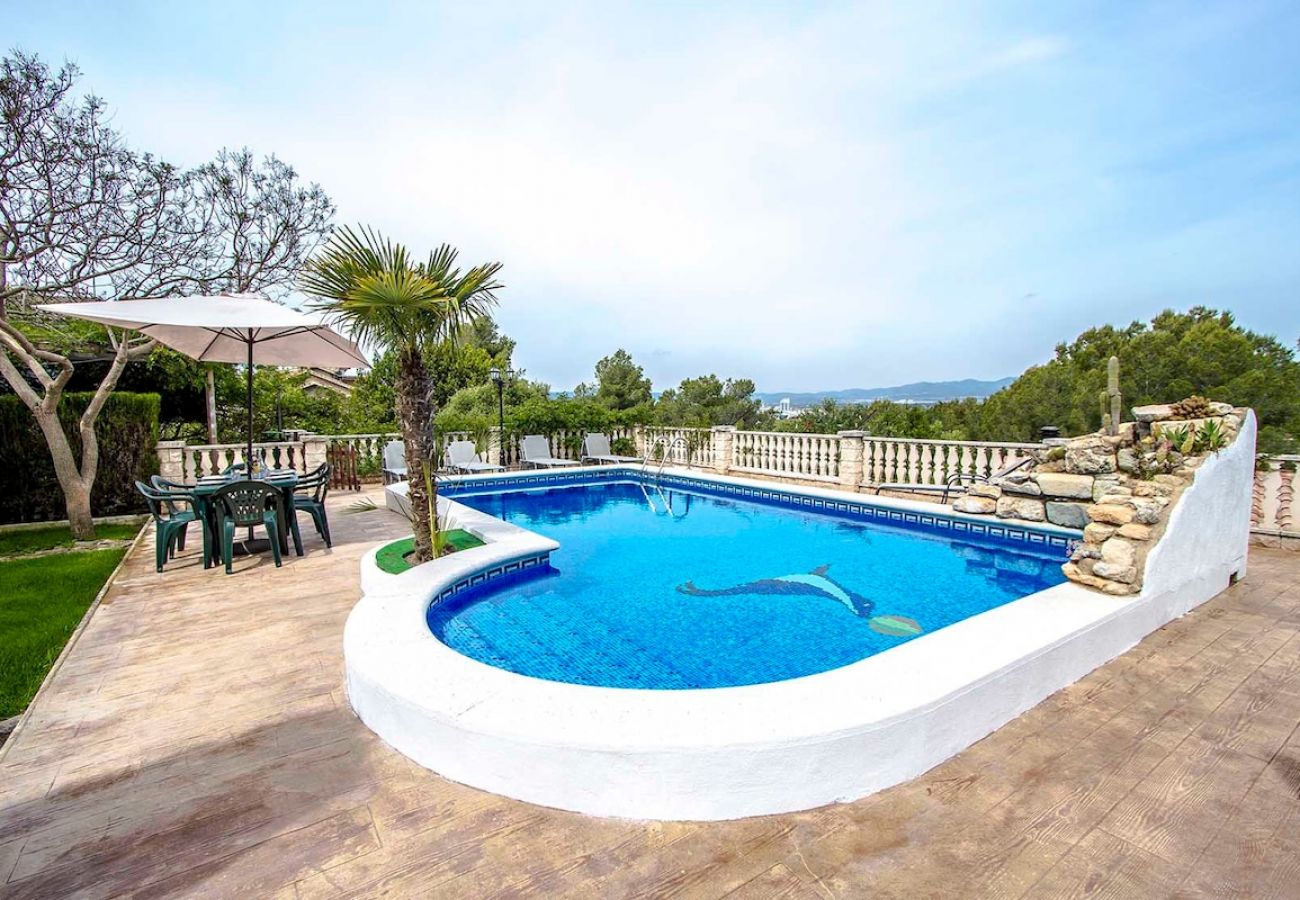 Villa in Castellet i la Gornal - Enticing Elegance - 10min to Costa Dorada beaches!