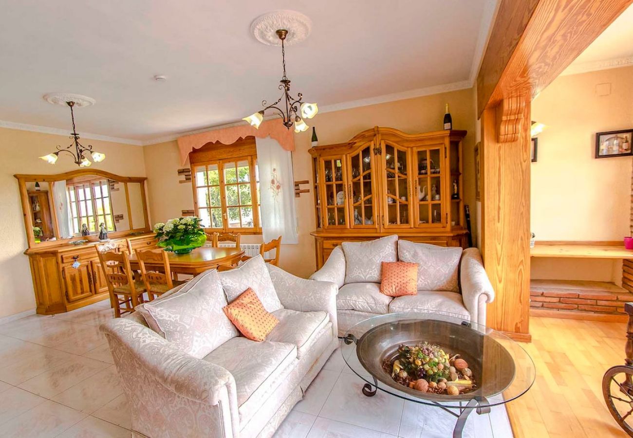 Villa in Castellet i la Gornal - Enticing Elegance - 10min to Costa Dorada beaches!
