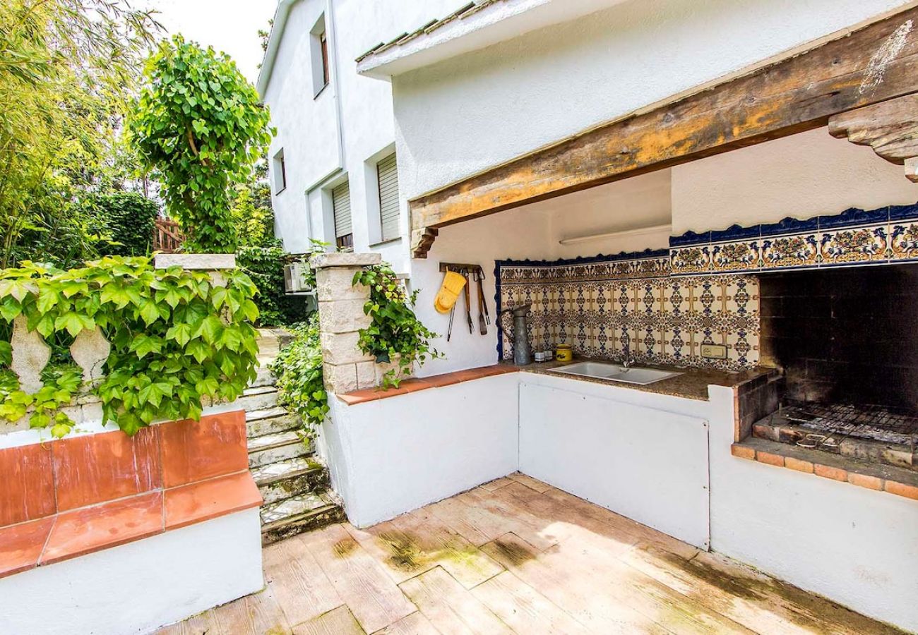 Villa in Castellet i la Gornal - Enticing Elegance - 10min to Costa Dorada beaches!