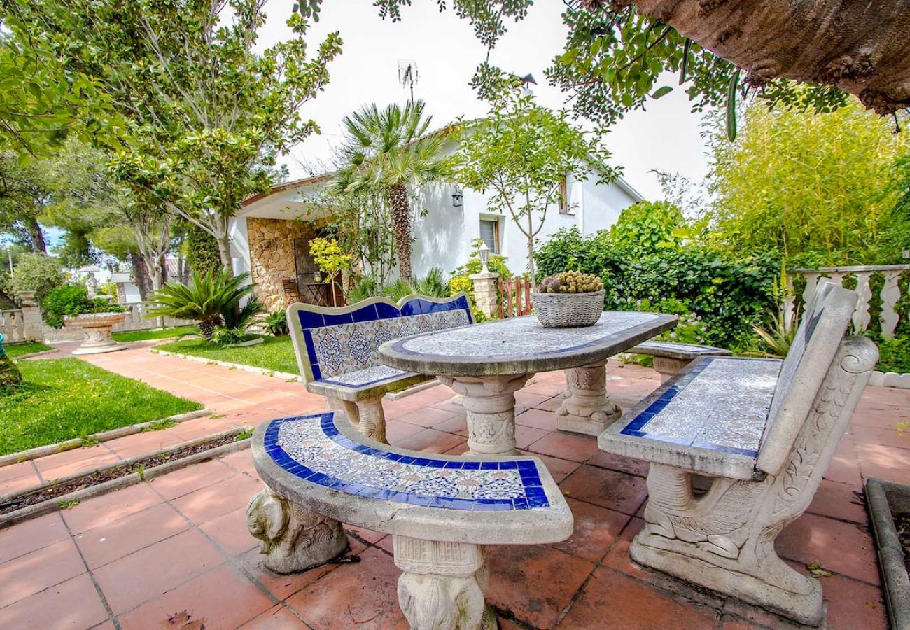 Villa in Castellet i la Gornal - Enticing Elegance - 10min to Costa Dorada beaches!