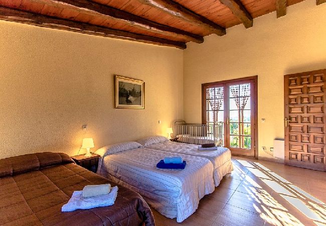 Villa in Sant Pere de Vilamajor - Nature and Tranquility for 24 pax - 30km to beach Villa in Sant Pere de Vilamajor - Nature and Tranquility for 24 pax - 30km to beach
