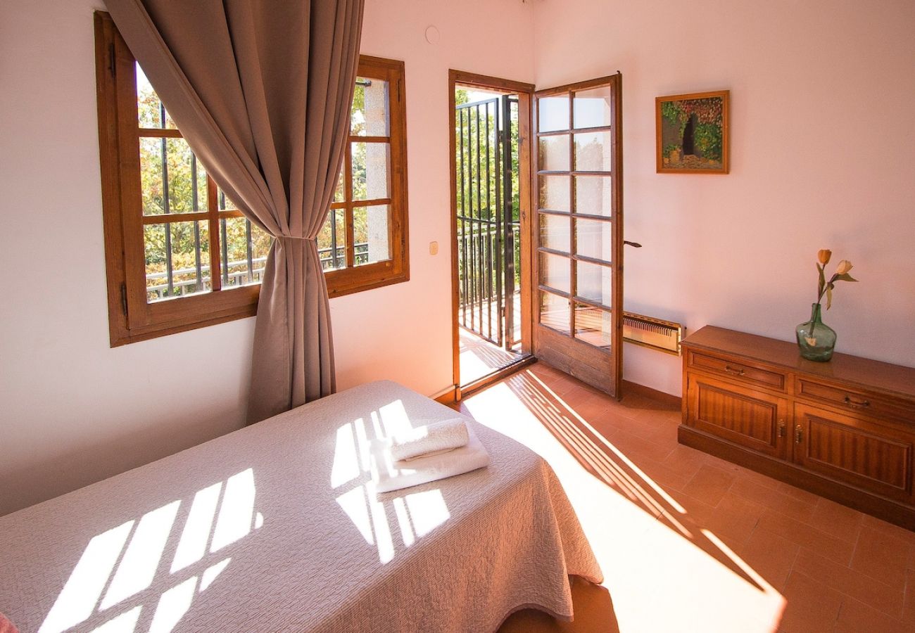 Villa in Gerona/Girona - Secluded Chateau for 24 pax - close to Blanes! 