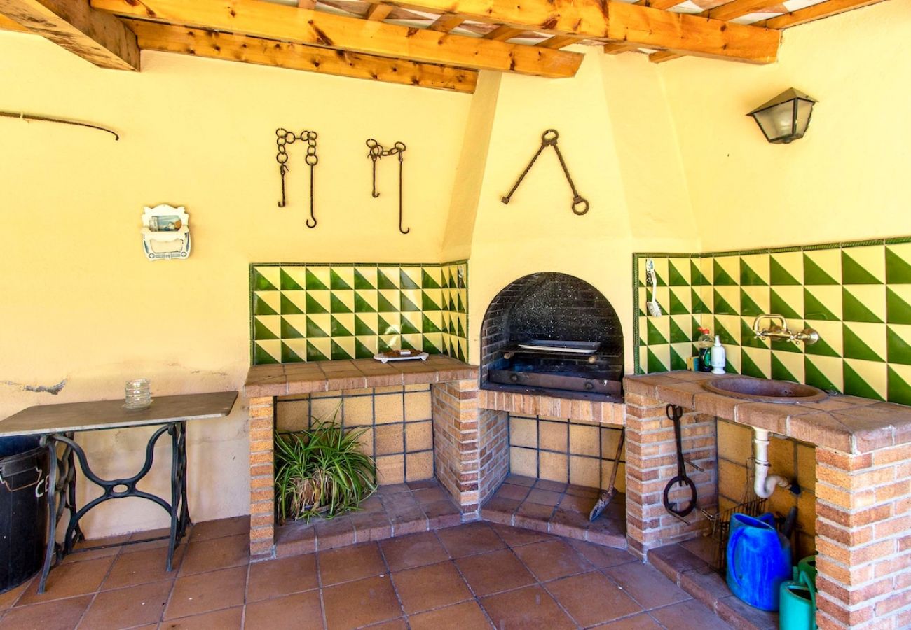 Villa in Castellar del Vallés - Village center (no car needed) 35km to Barcelona!