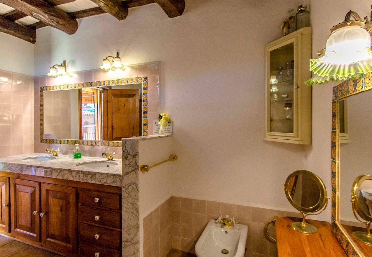 Villa in Castellar del Vallés - Village center (no car needed) 35km to Barcelona!