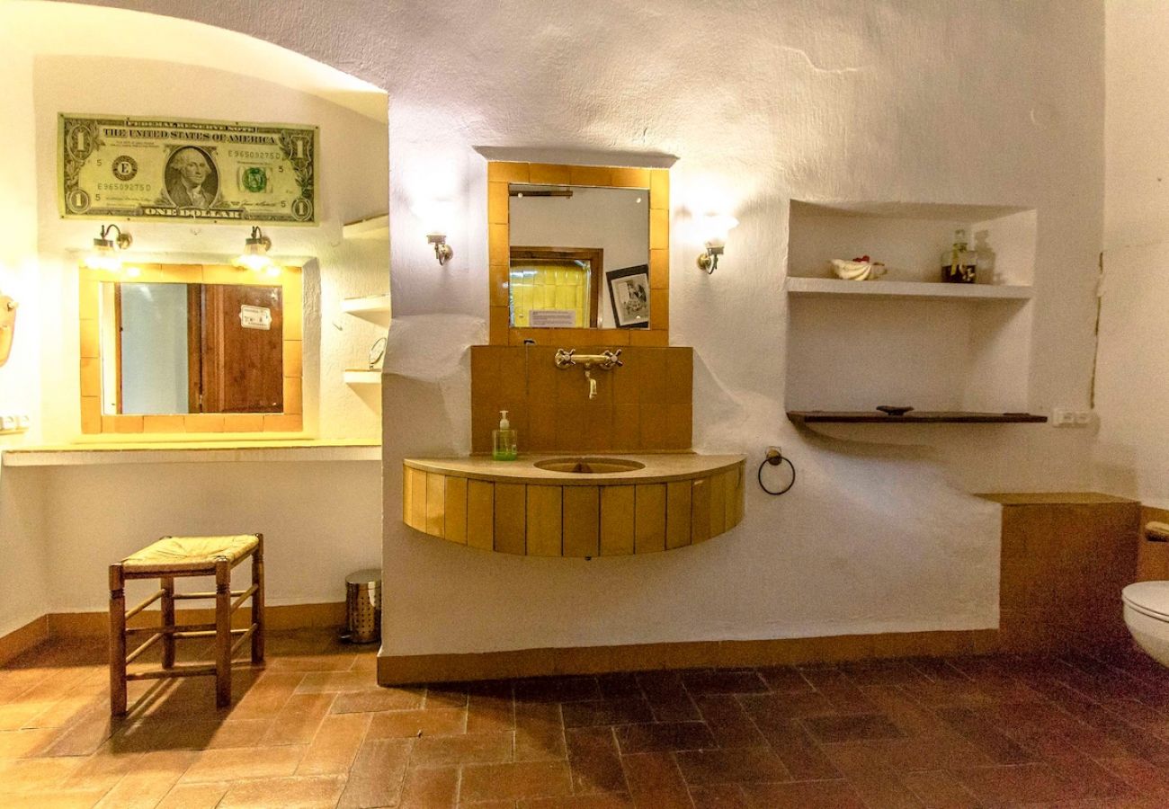 Villa in Castellar del Vallés - Village center (no car needed) 35km to Barcelona!