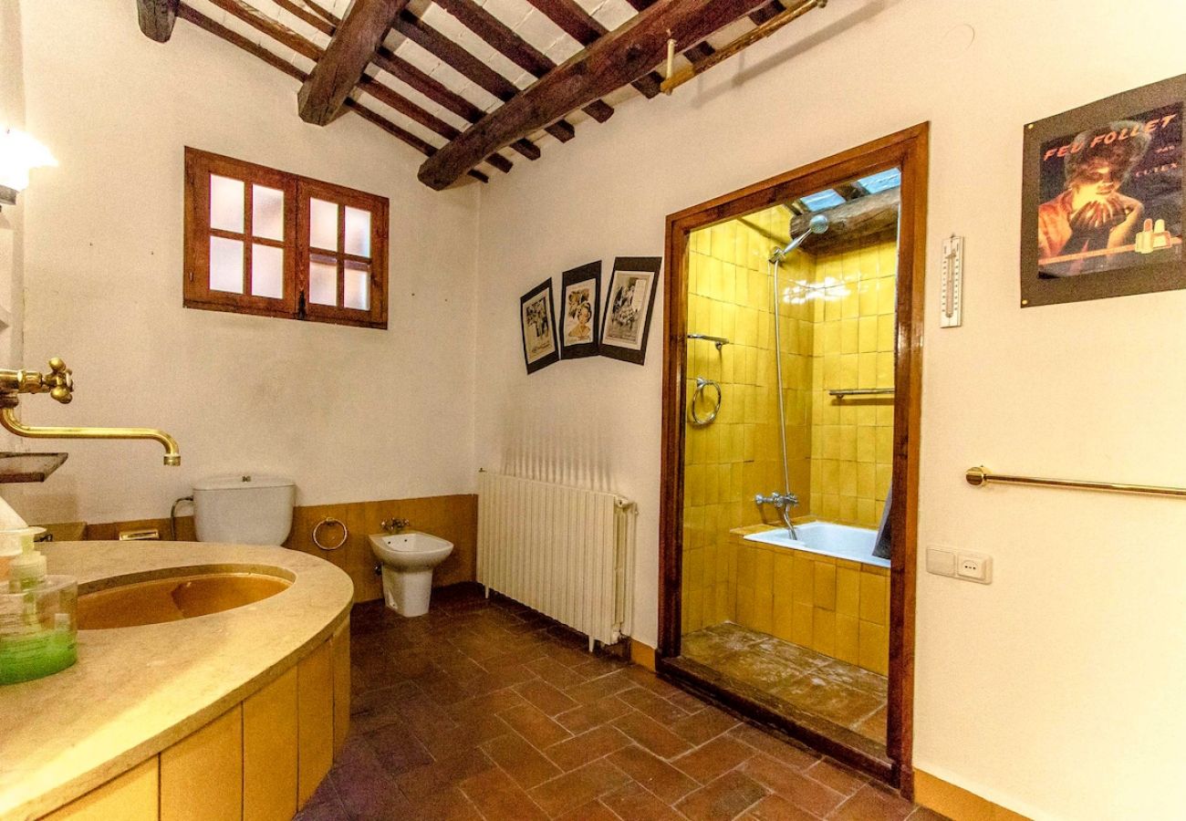 Villa in Castellar del Vallés - Village center (no car needed) 35km to Barcelona!