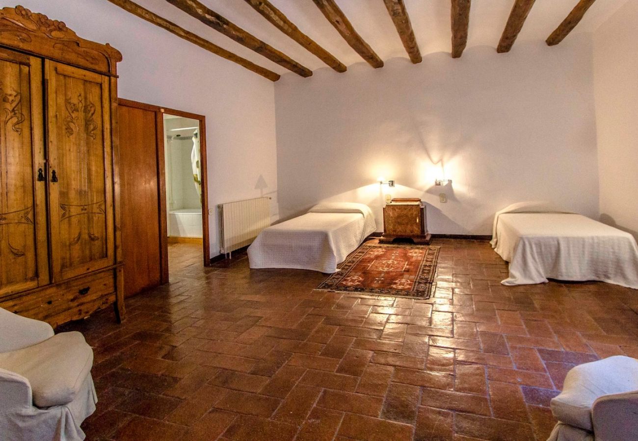 Villa in Castellar del Vallés - Village center (no car needed) 35km to Barcelona!