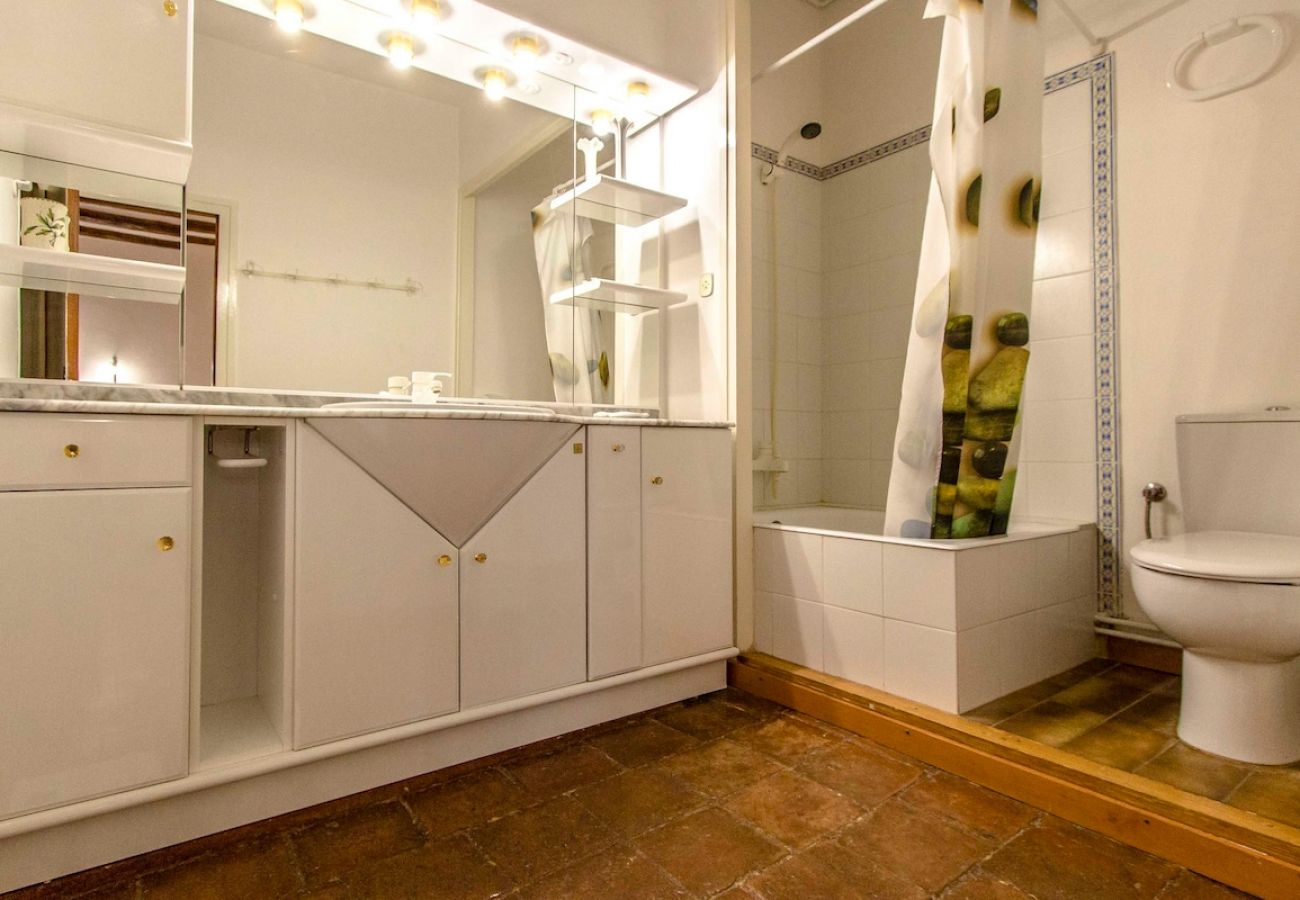 Villa in Castellar del Vallés - Village center (no car needed) 35km to Barcelona!