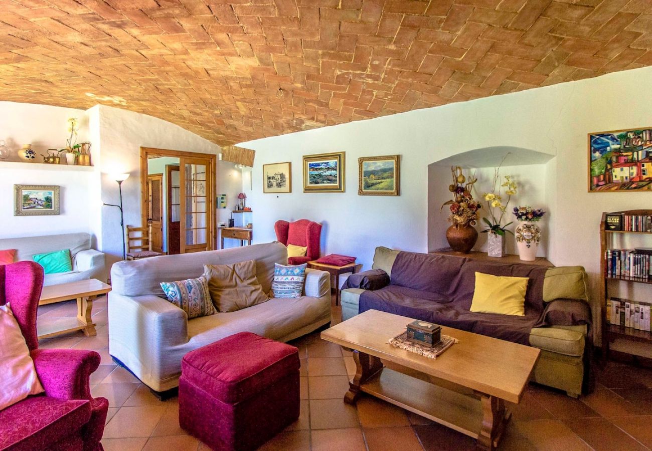 Villa in Castellar del Vallés - Village center (no car needed) 35km to Barcelona!