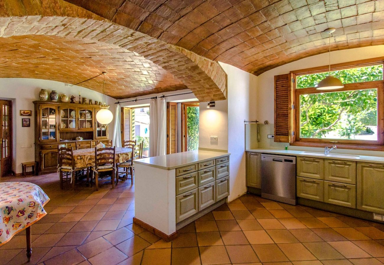Villa in Castellar del Vallés - Village center (no car needed) 35km to Barcelona!