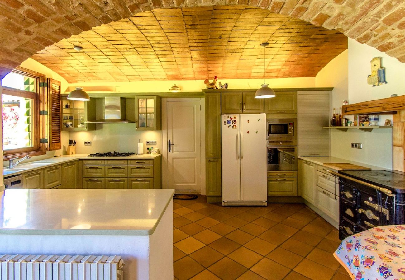 Villa in Castellar del Vallés - Village center (no car needed) 35km to Barcelona!
