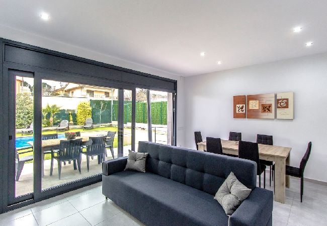 Villa in Sils - Catalunya Casas: Modern Vacation Paradise 'Villa Ainmi' on the Costa Brava!  Villa in Sils - Catalunya Casas: Modern Vacation Paradise 'Villa Ainmi' on the Costa Brava!