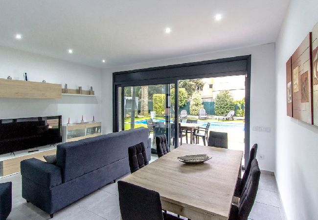 Villa in Sils - Catalunya Casas: Modern Vacation Paradise 'Villa Ainmi' on the Costa Brava!  Villa in Sils - Catalunya Casas: Modern Vacation Paradise 'Villa Ainmi' on the Costa Brava!