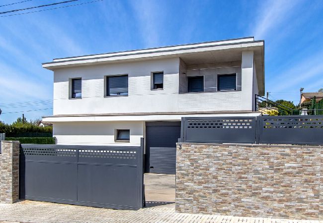 Villa in Sils - Catalunya Casas: Modern Vacation Paradise 'Villa Ainmi' on the Costa Brava!  Villa in Sils - Catalunya Casas: Modern Vacation Paradise 'Villa Ainmi' on the Costa Brava!