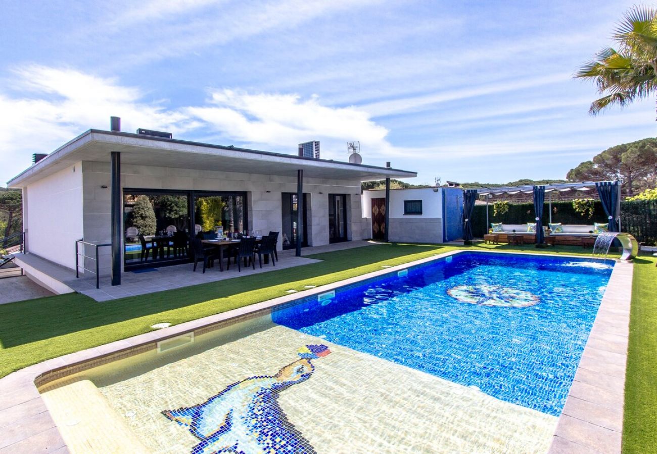 Villa in Sils - Catalunya Casas: Modern Vacation Paradise 'Villa Ainmi' on the Costa Brava! 