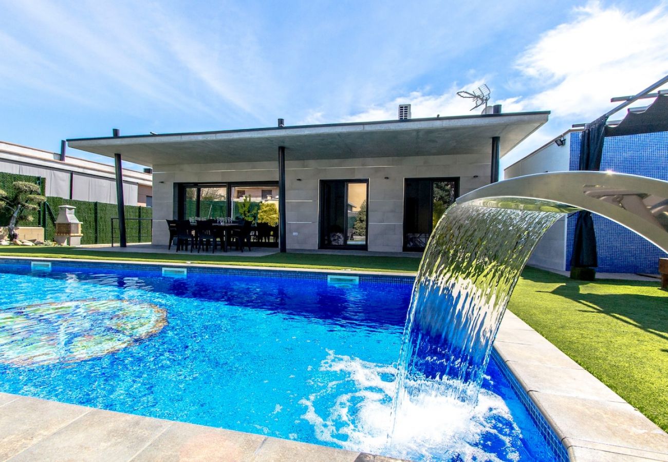 Villa in Sils - Catalunya Casas: Modern Vacation Paradise 'Villa Ainmi' on the Costa Brava! 