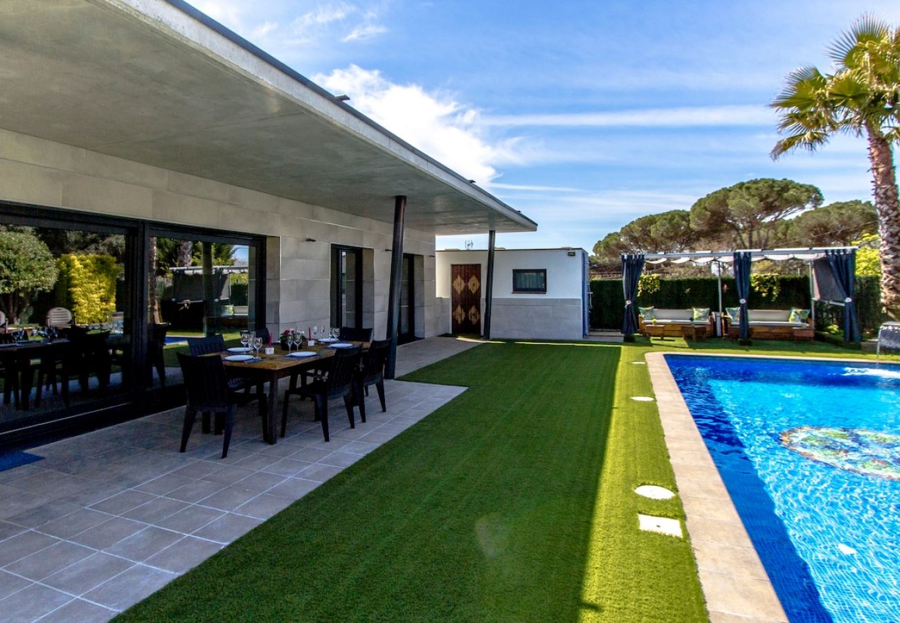 Villa in Sils - Catalunya Casas: Modern Vacation Paradise 'Villa Ainmi' on the Costa Brava! 