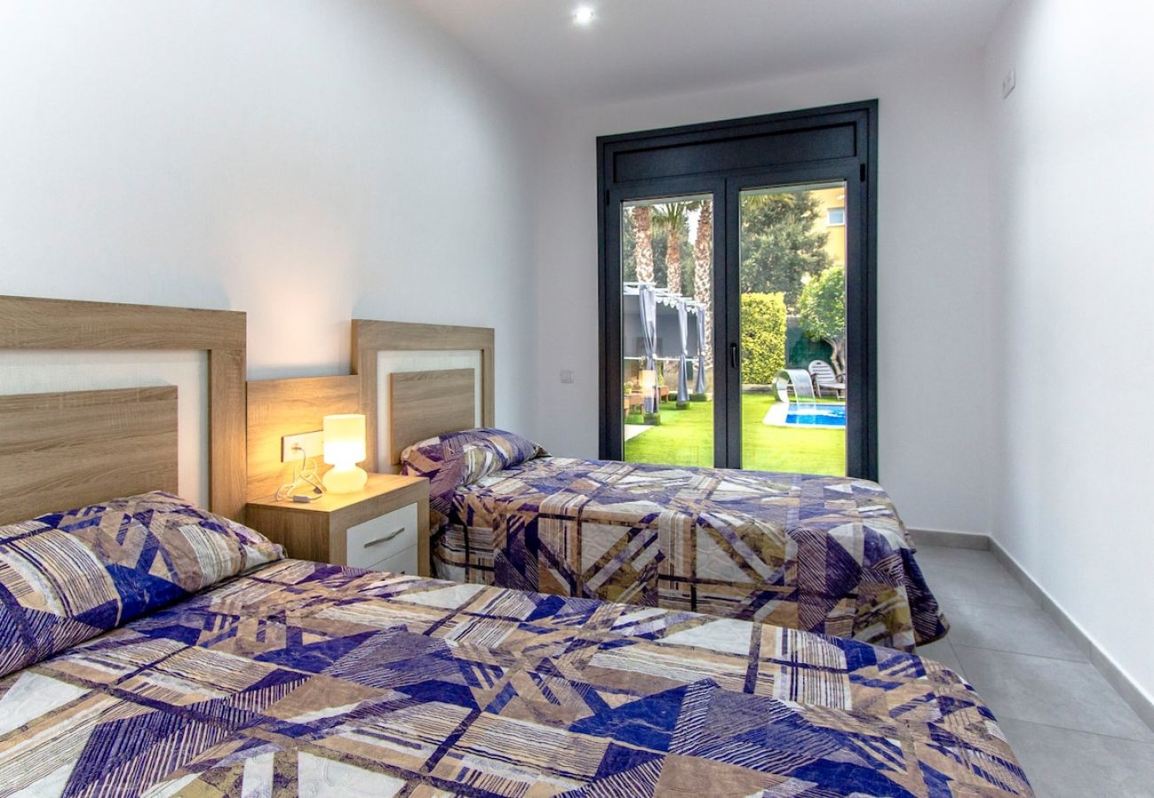 Villa in Sils - Catalunya Casas: Modern Vacation Paradise 'Villa Ainmi' on the Costa Brava! 