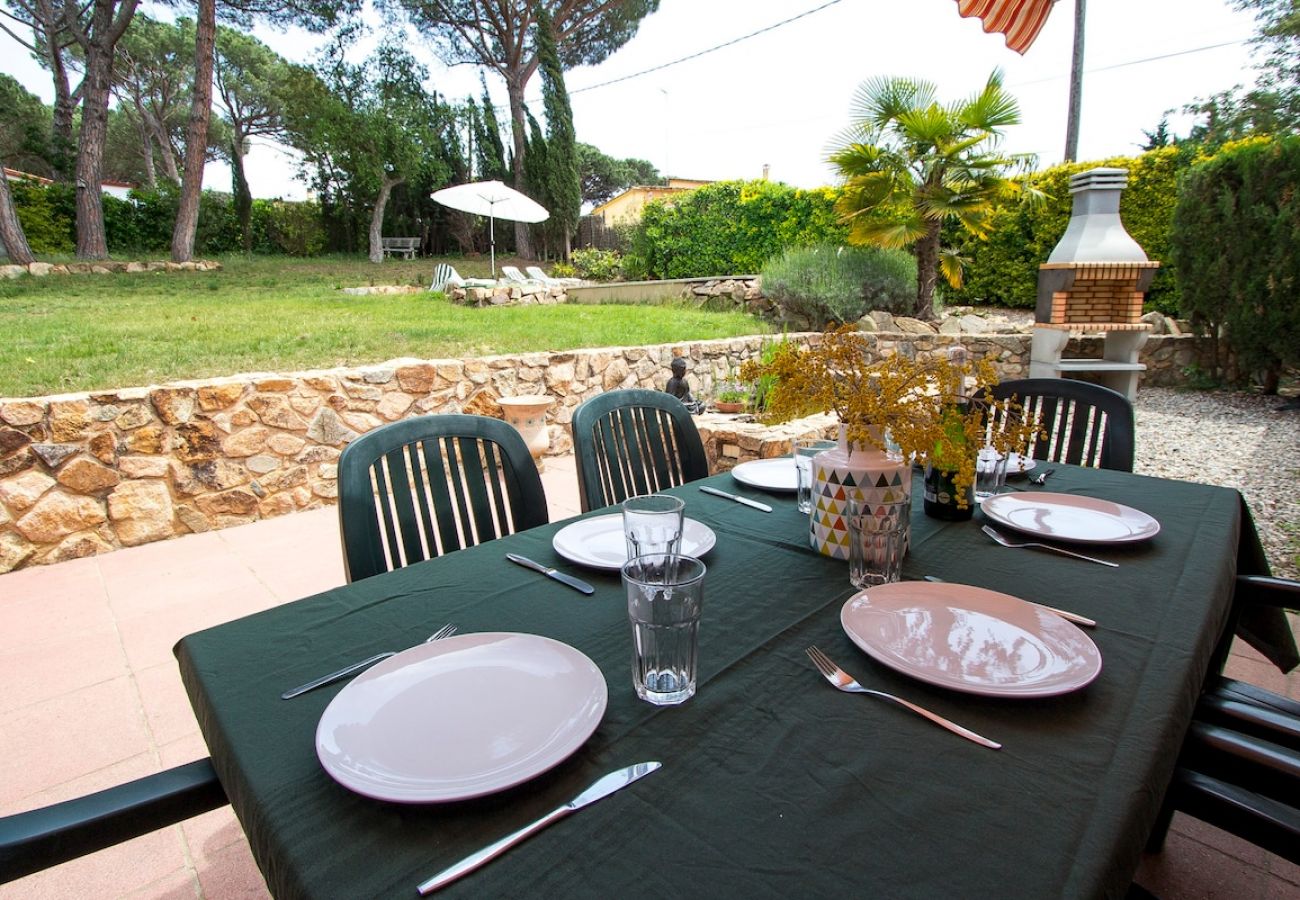Villa in La Canyera - Delightful Villa - only 18km to Costa Brava beaches!