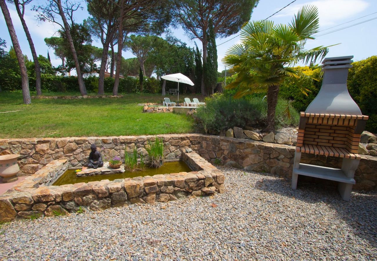 Villa in La Canyera - Delightful Villa - only 18km to Costa Brava beaches!