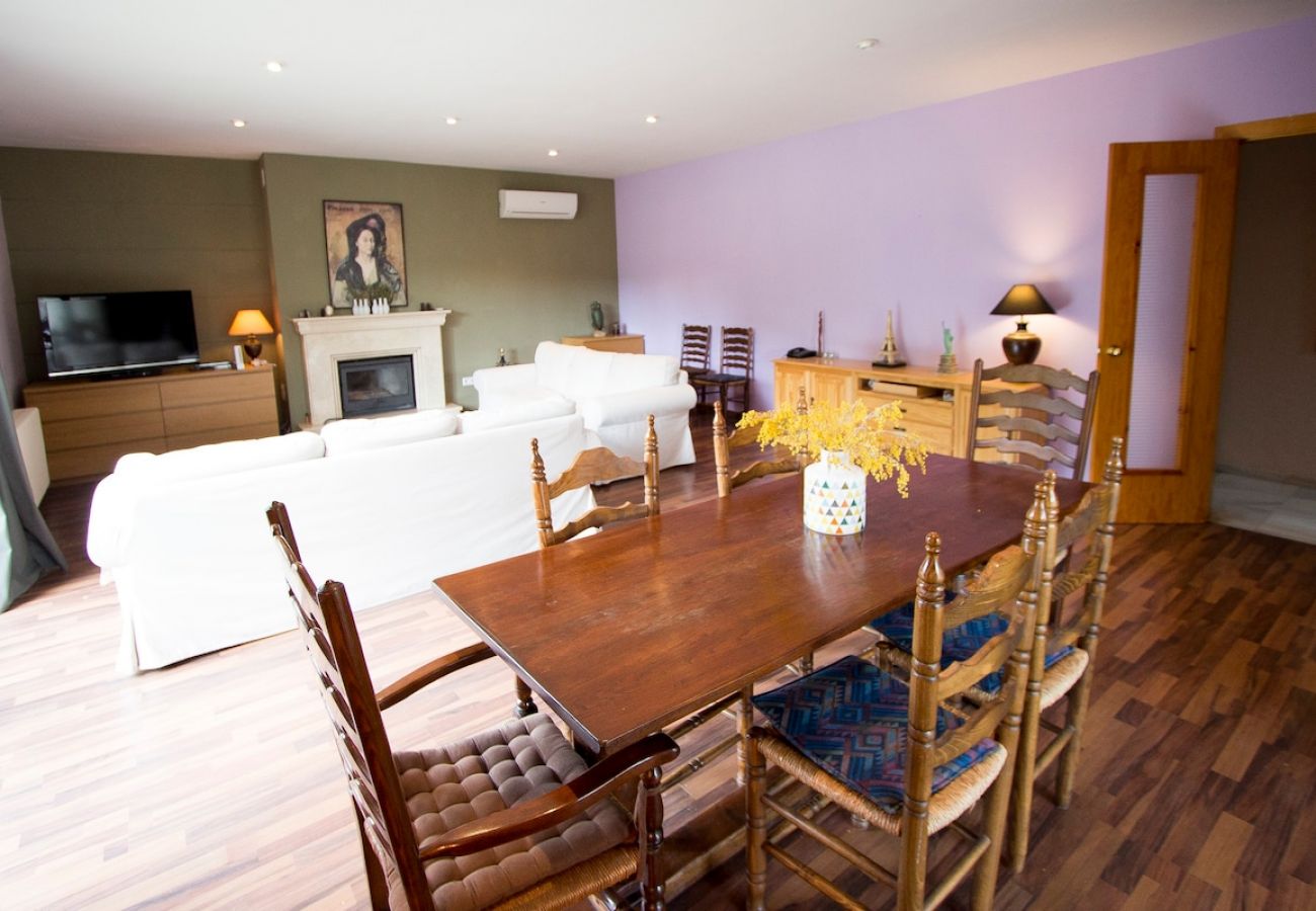 Villa in La Canyera - Delightful Villa - only 18km to Costa Brava beaches!