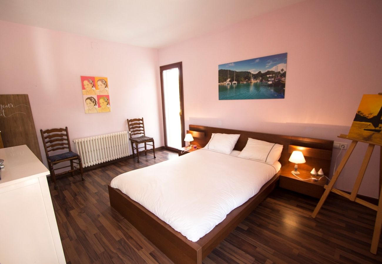 Villa in La Canyera - Delightful Villa - only 18km to Costa Brava beaches!