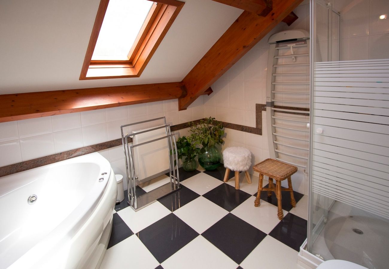 Villa in La Canyera - Delightful Villa - only 18km to Costa Brava beaches!