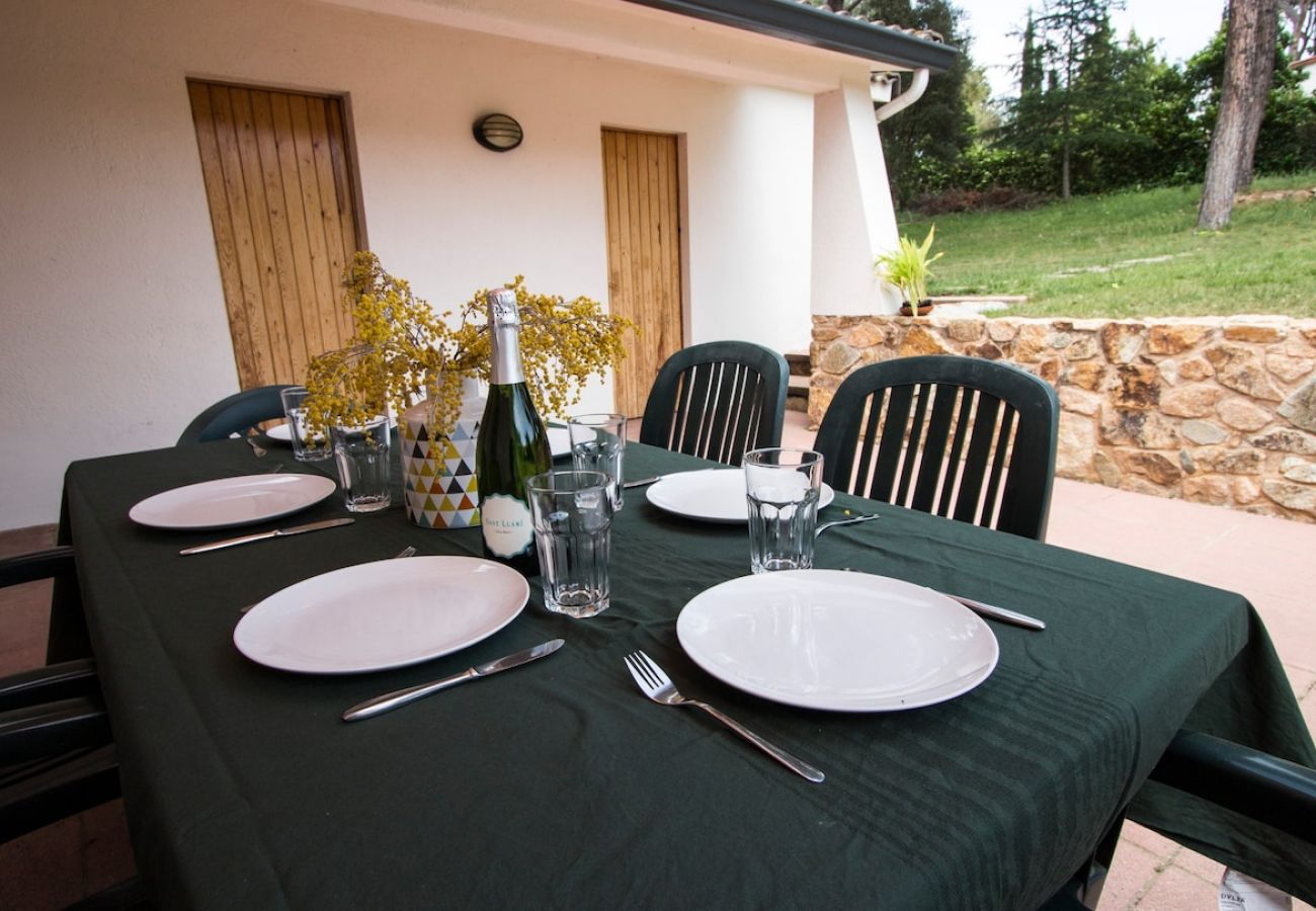 Villa in La Canyera - Delightful Villa - only 18km to Costa Brava beaches!