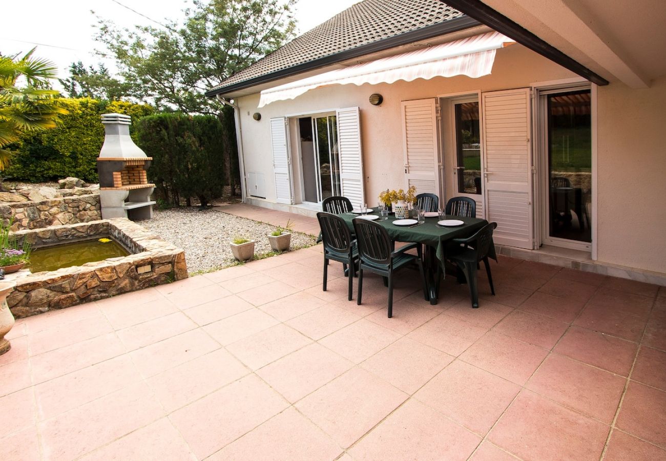 Villa in La Canyera - Delightful Villa - only 18km to Costa Brava beaches!