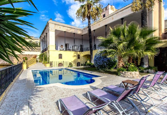 Villa/Dettached house in Banyeres del Penedès - Impressive and Idyllic mansion for up to 40 people!