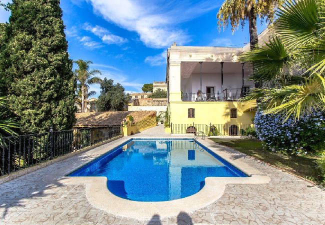 Villa in Banyeres del Penedès - Impressive and Idyllic mansion for up to 40 people!